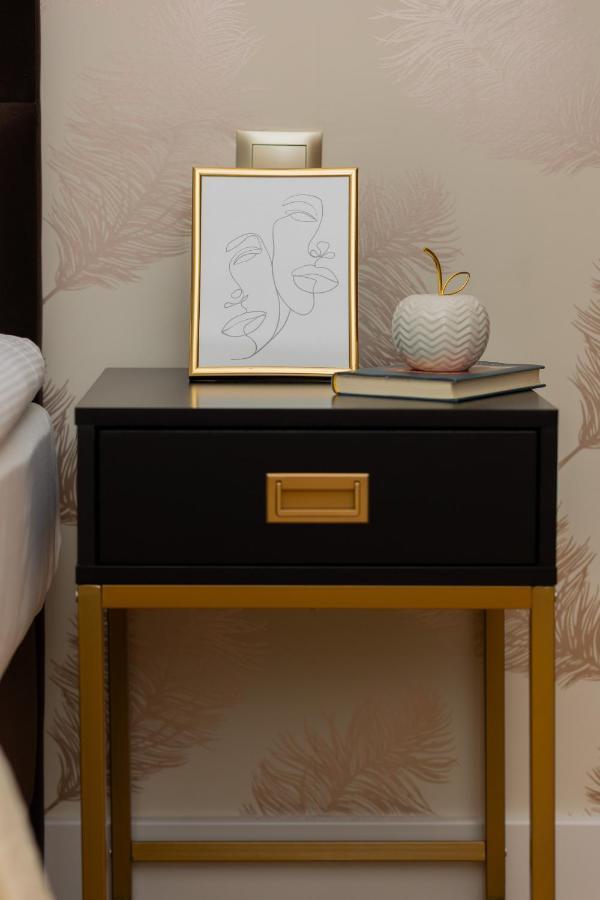 Deluxe Apartment Wronia 45 With Ac, Parking & Balcony By Renters Prestige Warschau Buitenkant foto