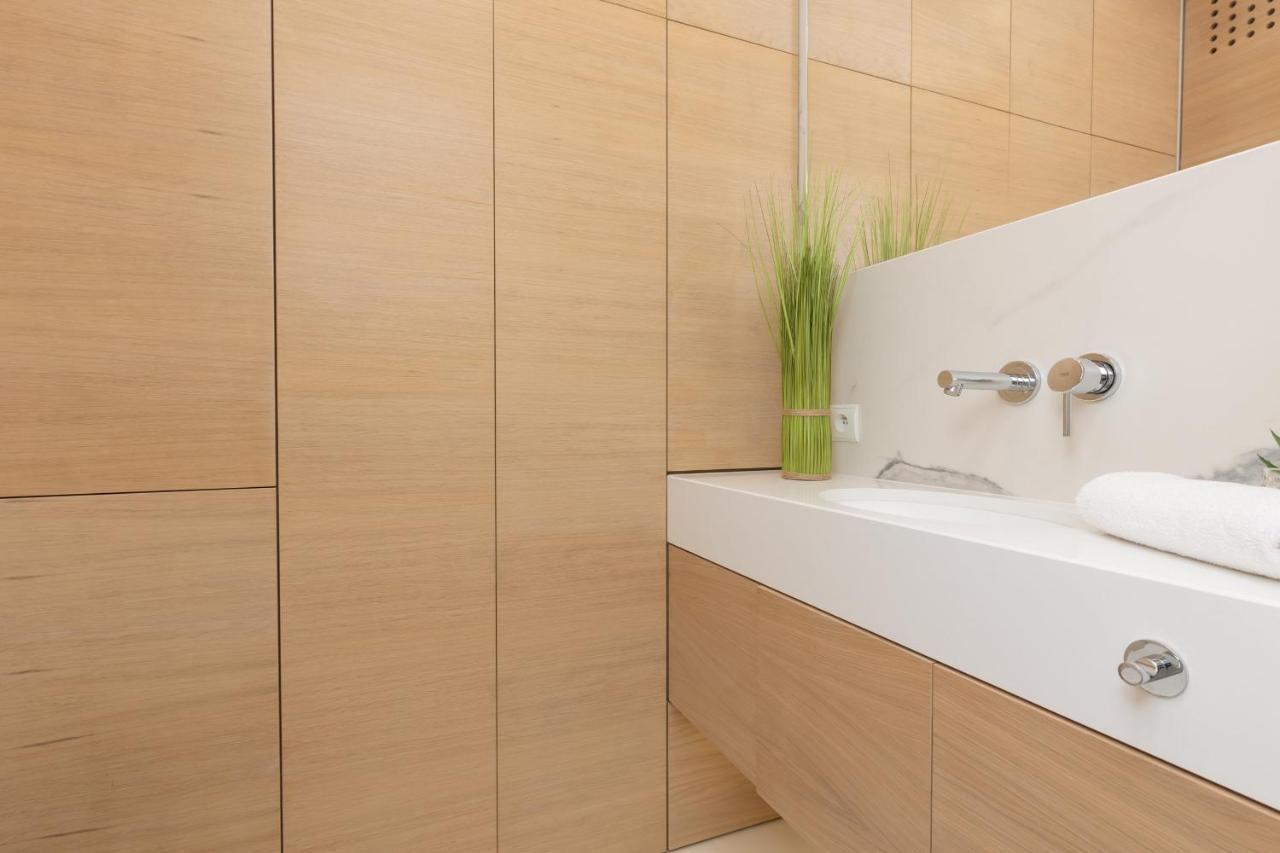 Deluxe Apartment Wronia 45 With Ac, Parking & Balcony By Renters Prestige Warschau Buitenkant foto
