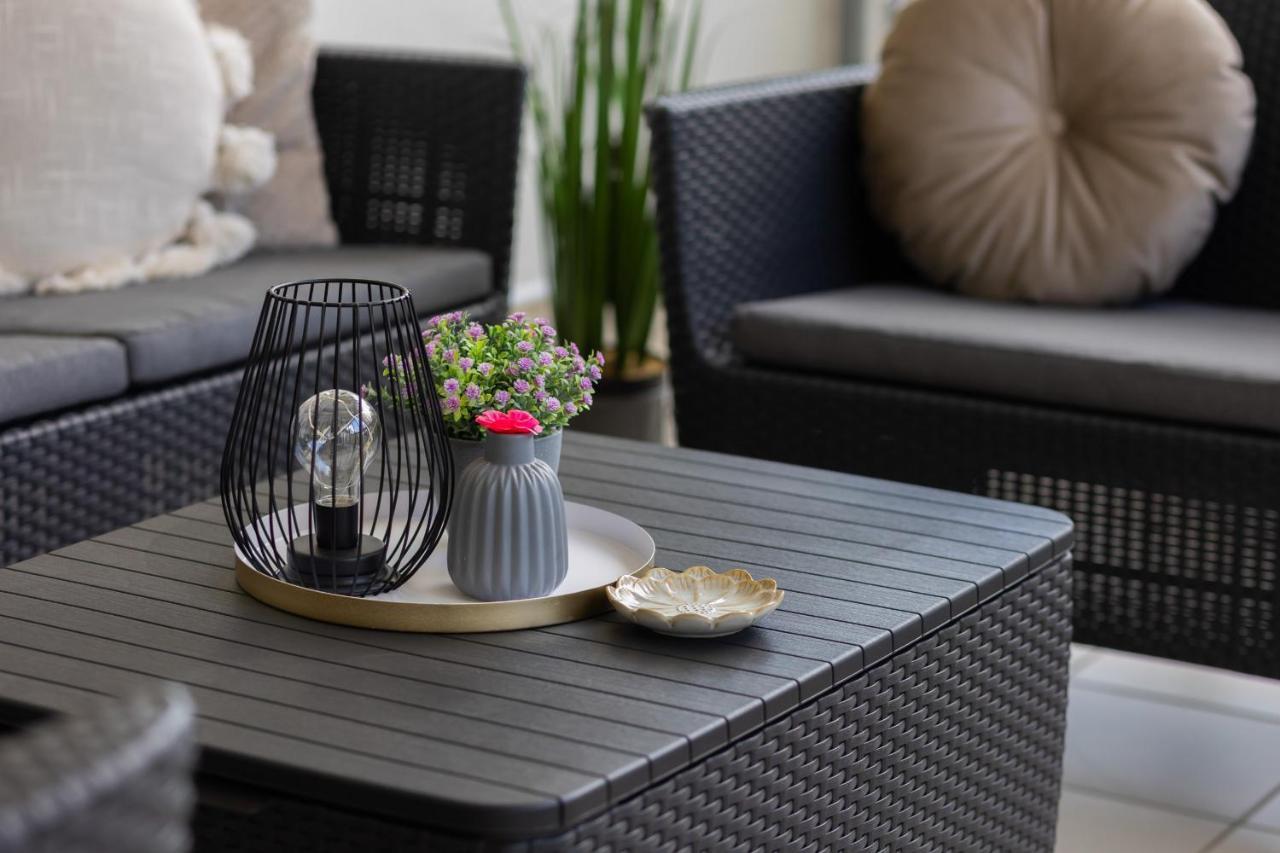Deluxe Apartment Wronia 45 With Ac, Parking & Balcony By Renters Prestige Warschau Buitenkant foto