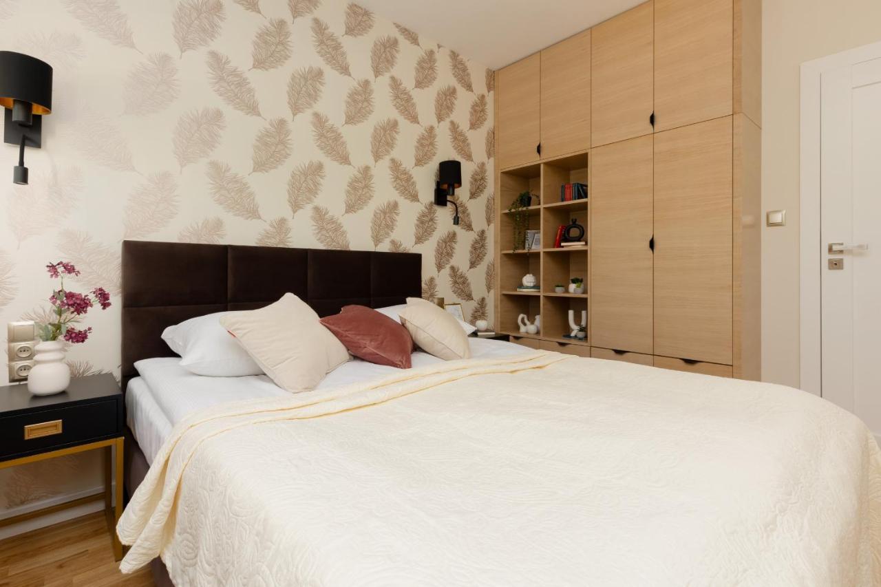 Deluxe Apartment Wronia 45 With Ac, Parking & Balcony By Renters Prestige Warschau Buitenkant foto