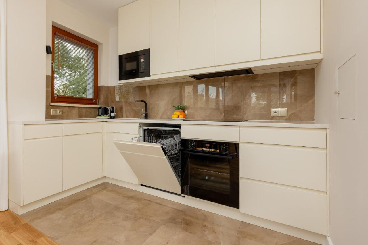 Deluxe Apartment Wronia 45 With Ac, Parking & Balcony By Renters Prestige Warschau Buitenkant foto
